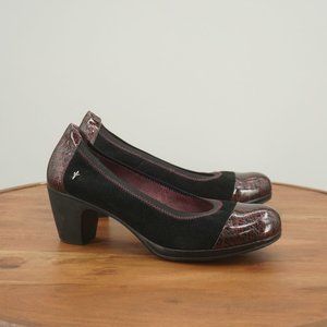 Wanda Panda Womens Pumps Size 40 / 9 Black Red Suede Round Toe Block Heel